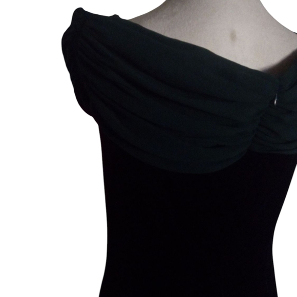 Vintage AJ Bari Deep Hunter Green Velvet Off Shoulder Drape Front Gown Size 8 - Picture 5 of 7